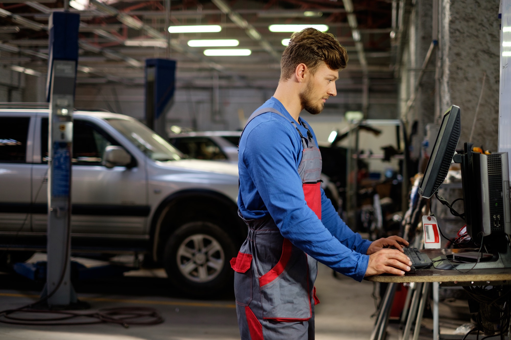 Specialist near car diagnostic pc in a workshop